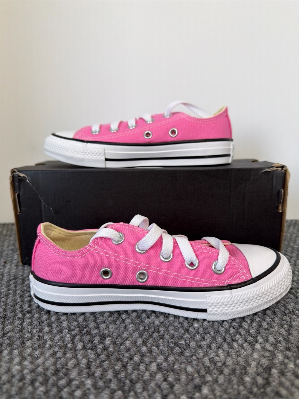 New Unisex Converse Chuck Taylor All Star Ox LOW Pink Size 11 Youth